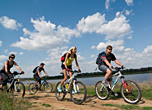 Fahrradfahren mit der ganzen Familie entlang der Donau bei Günzburg